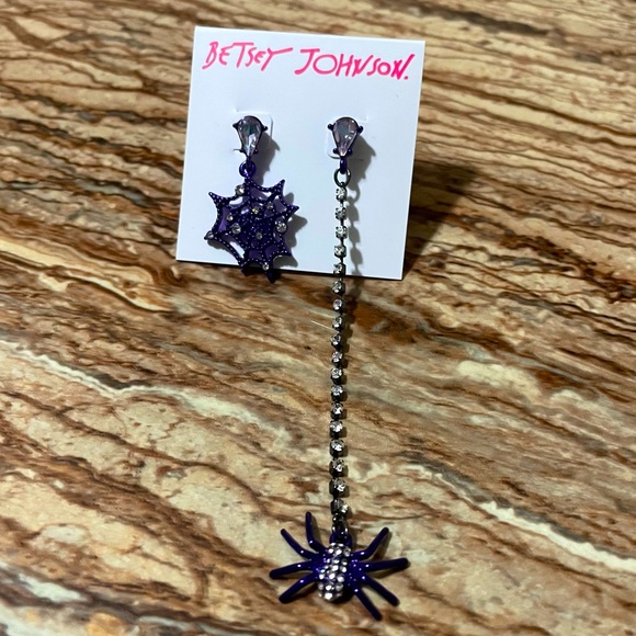 Betsey Johnson Jewelry Gunmetal Purple Earrings Crystal Spider & Web Stud - Picture 3 of 3